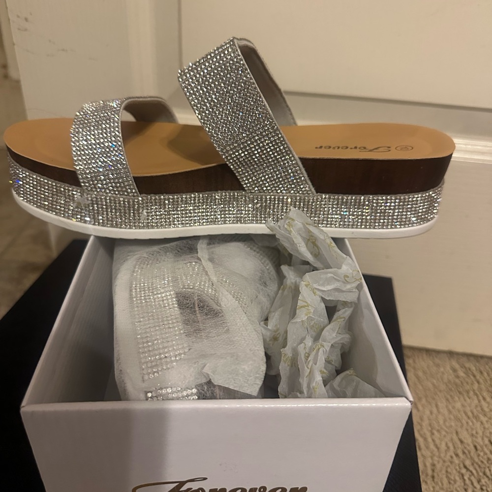 Forever NEW IN BOX Silver Glittery Platform Sandals